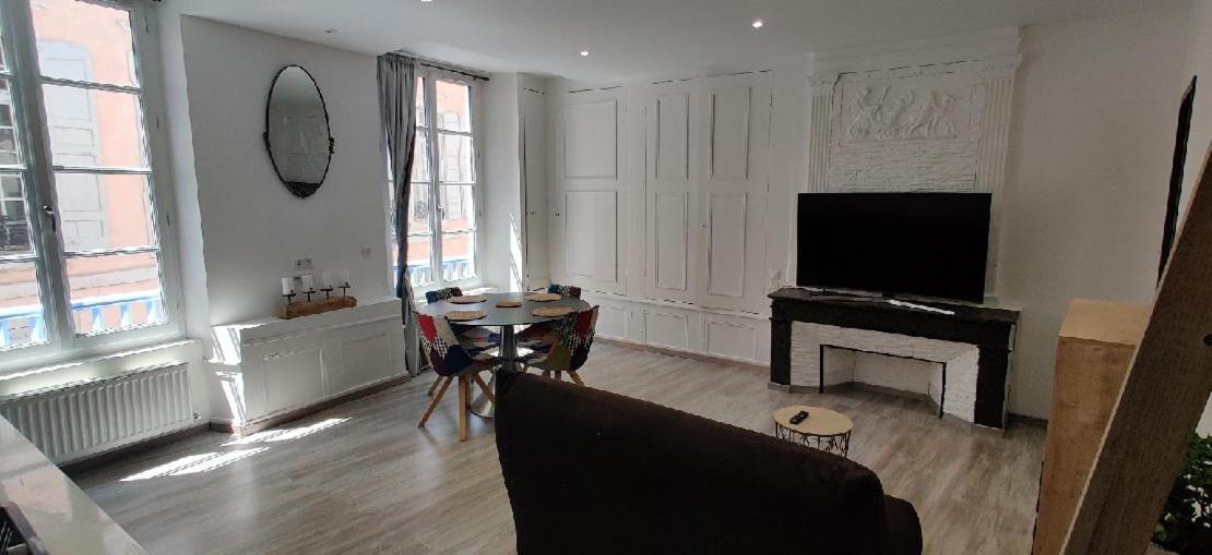 Appartement F2 Dans Le Centre Historique Le Puy-en-Velay Bagian luar foto