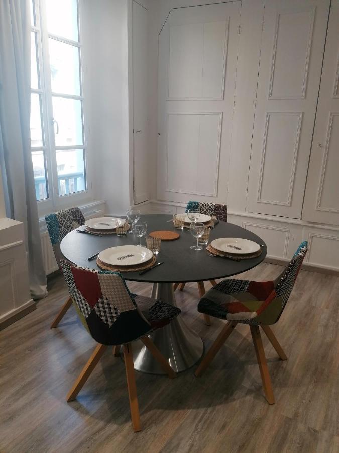 Appartement F2 Dans Le Centre Historique Le Puy-en-Velay Bagian luar foto